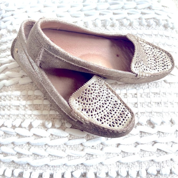 UGG Women's Clair Loafer Metallic Gold Leather Size 8 - Picture 6 of 8